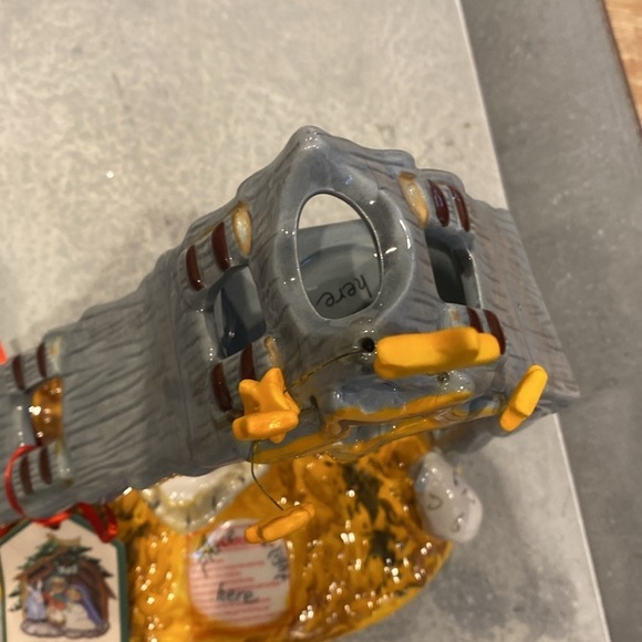 Hand painted nativity set - Picture 2 of 7